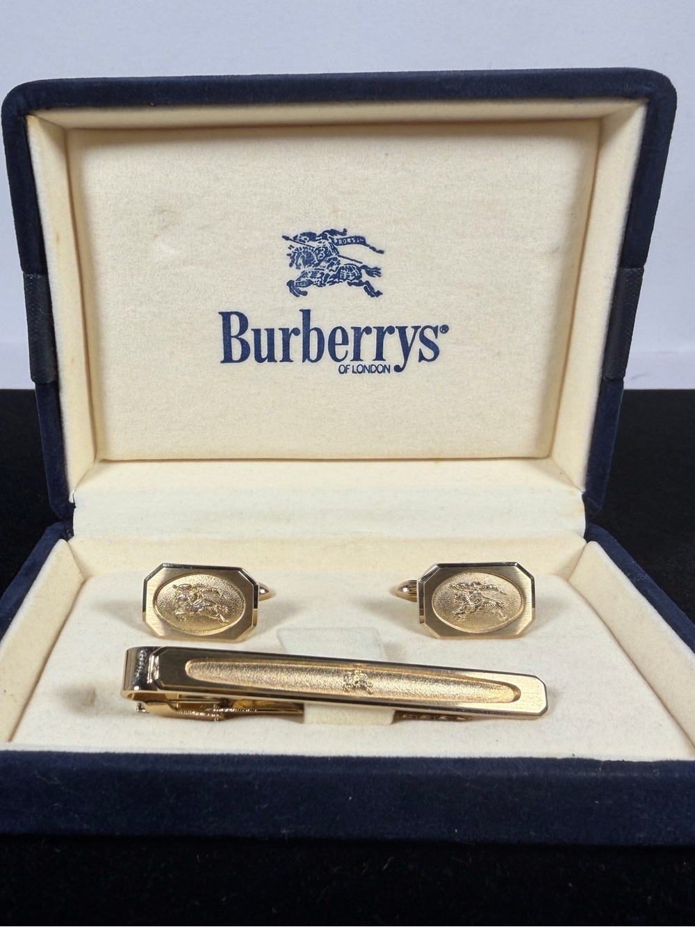 9002: Vintage Burberrys of London Equestrian Knight Cufflinks & Tie Bar Set Box